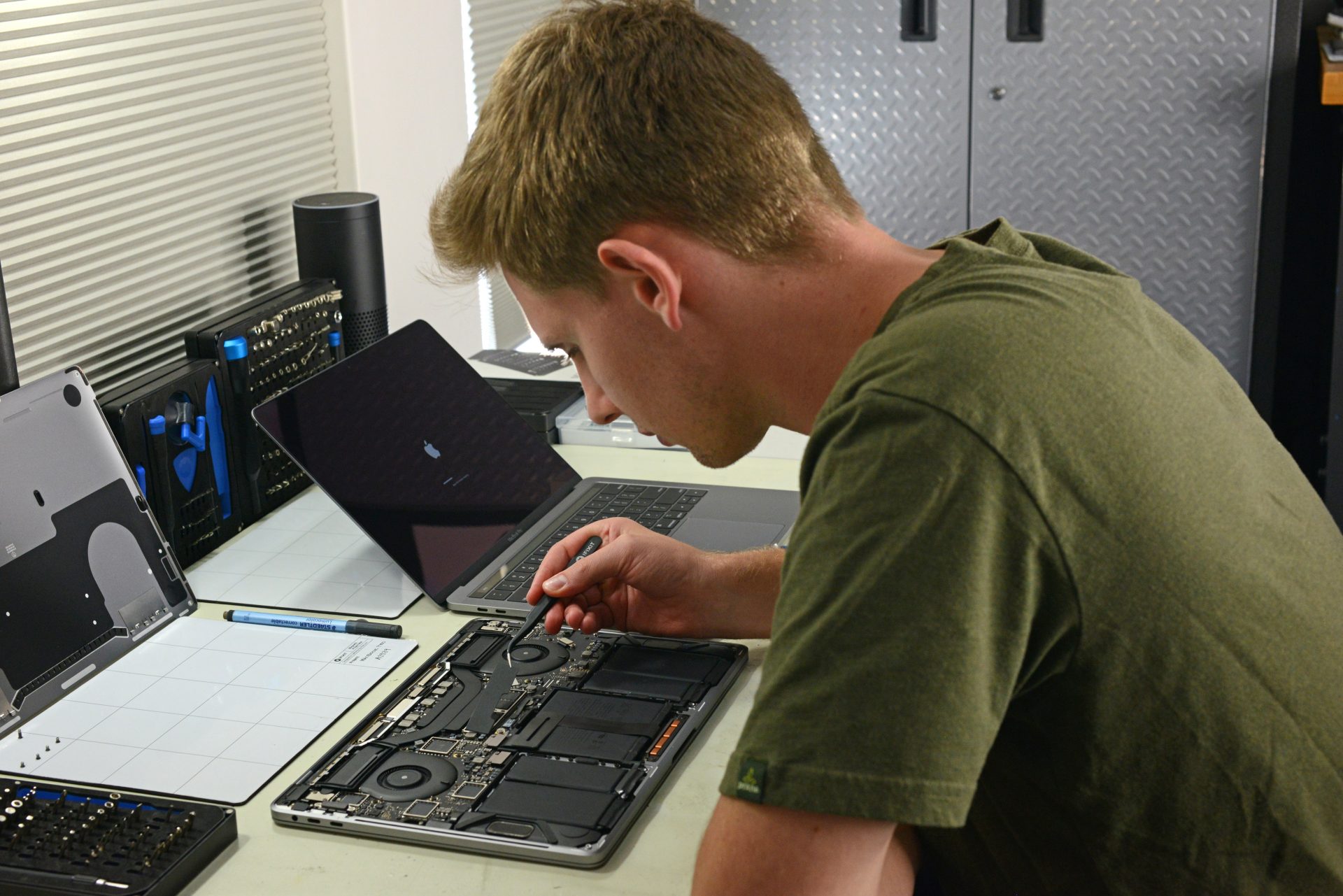 MacBook repair services